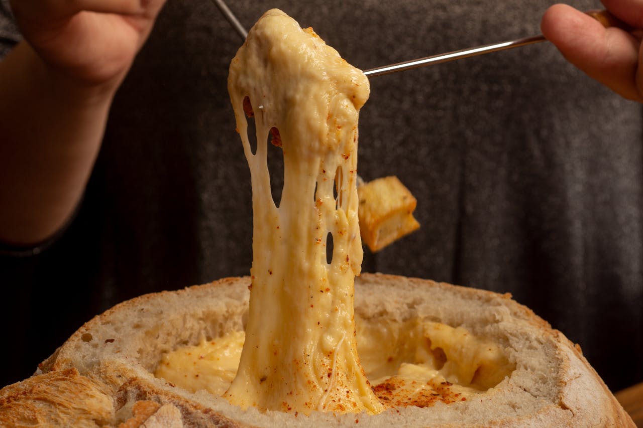 Kaasfondue restaurant: genieten van gesmolten kaas en gezelligheid