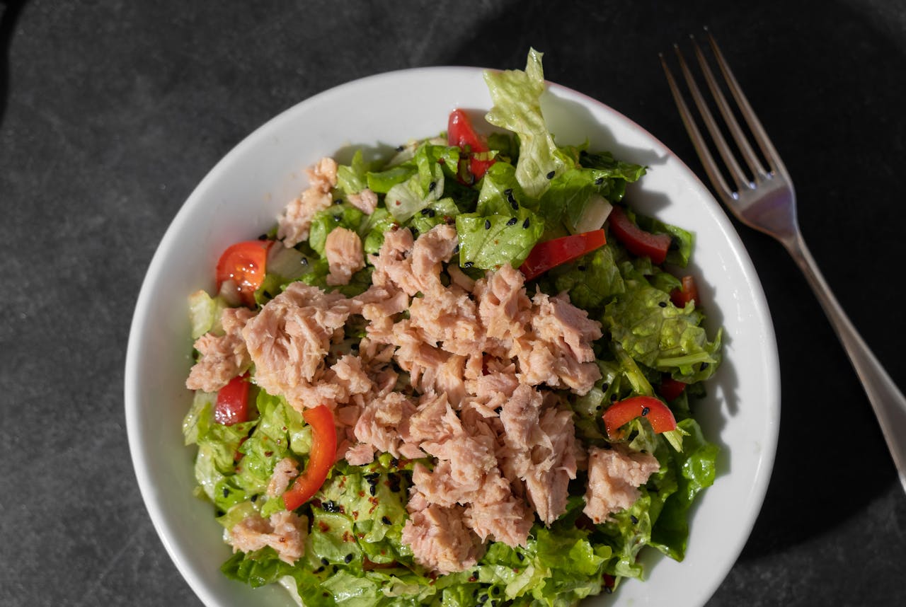 De smaak van toen met dit klassieke tonijnsalade recept
