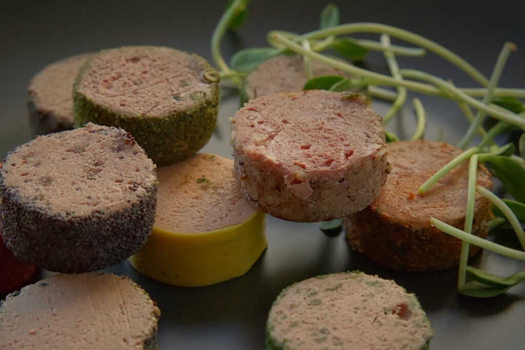 Zelfgemaakte paté voor een smakelijke tafel